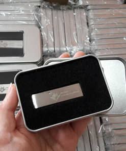 Quà tặng doanh nghiệp USB in logo và hộp đựng mẫu 1