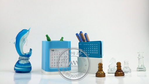 Lịch để bàn ống cắm bút tam giác - Hình ảnh 3