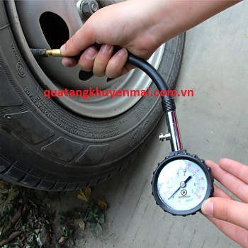 Dụng cụ đo áp lực lốp xe