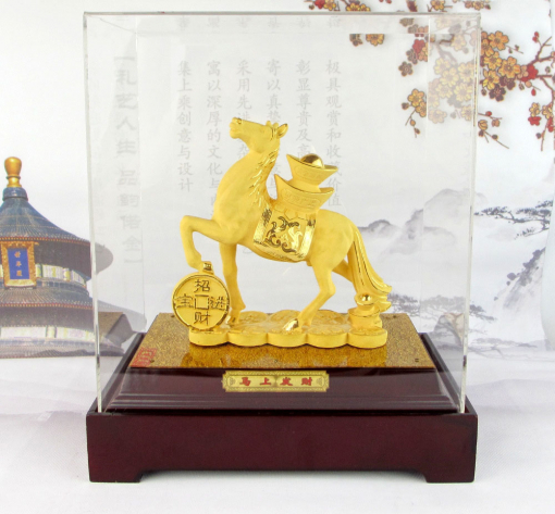 NGỰA MANG TIỀN TÀI